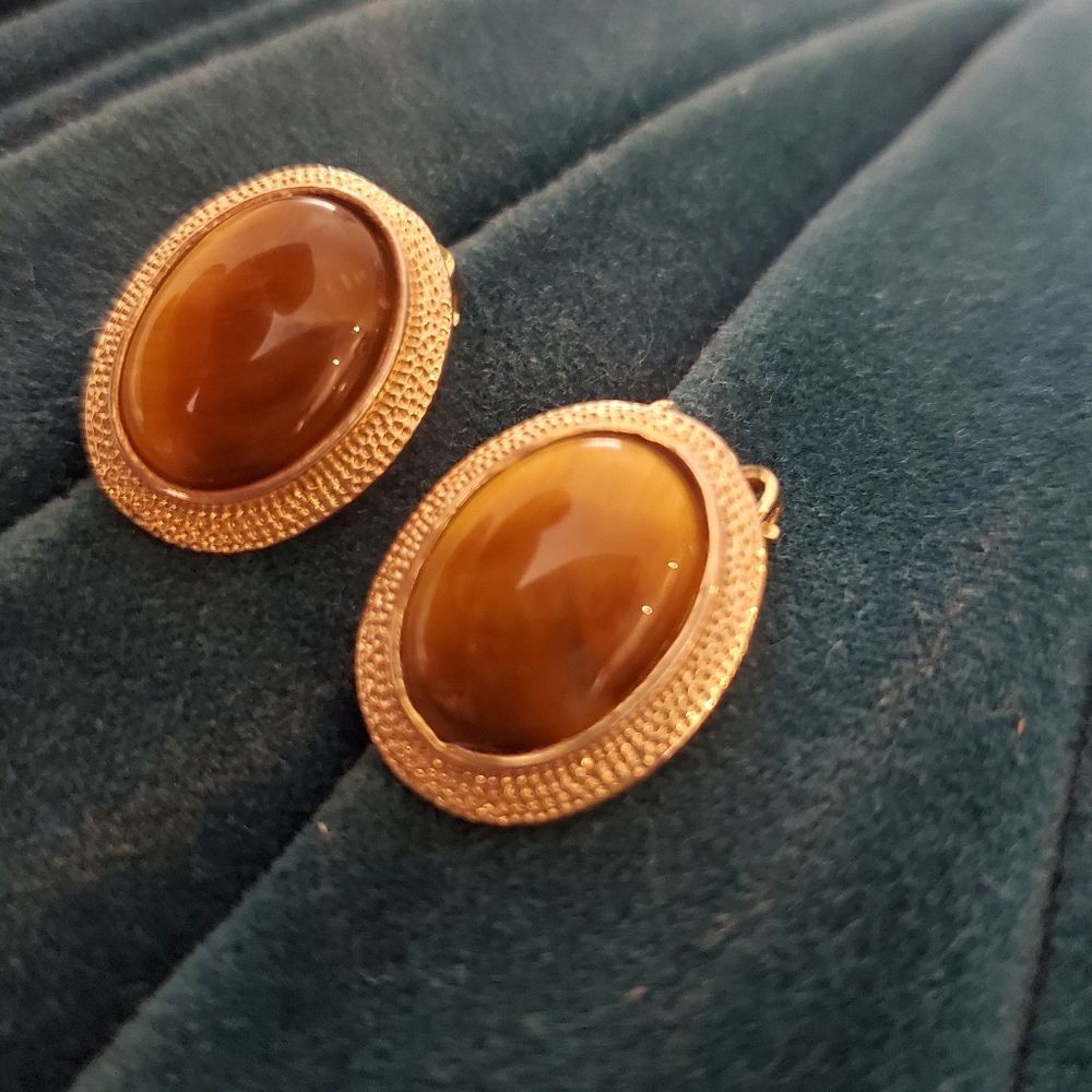 MUST BUNDLE - Estate Vintage Brown Clip on Earings